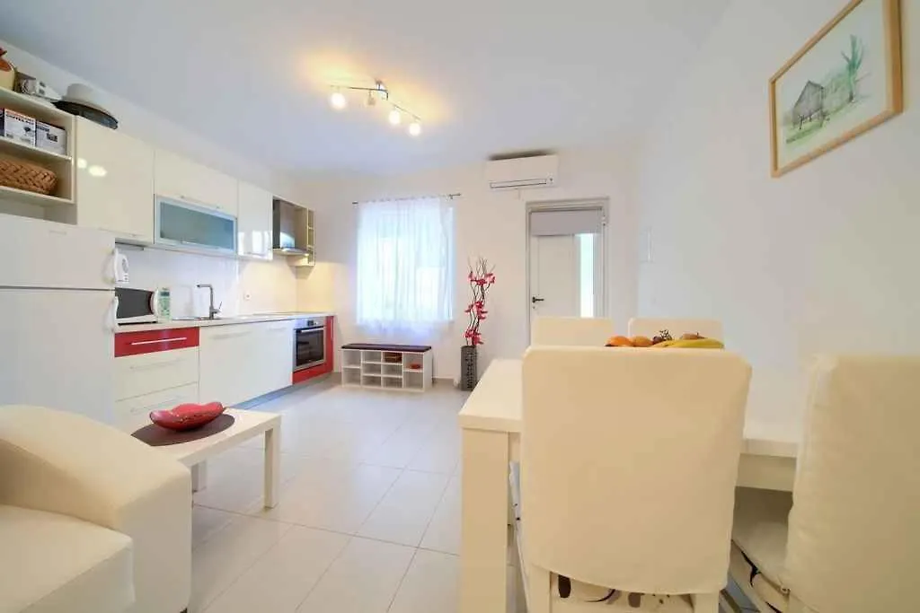 Apartment In Malinska - Insel Krk 53352 0*,